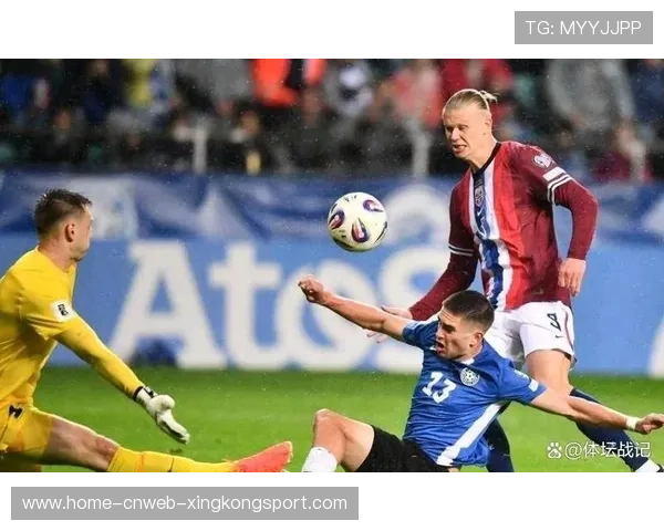 世界杯哈兰德头球力压解围完成致胜一击