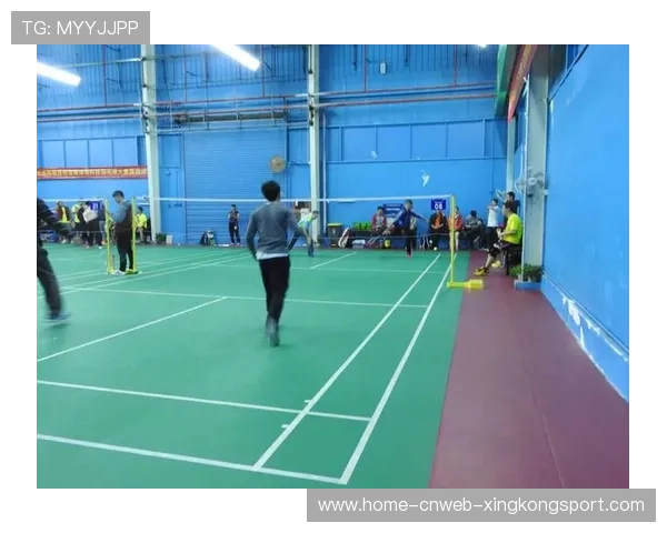 羽毛球选手回球深远牵制对手布局成功—用深远回球改变比赛节奏的实战解码