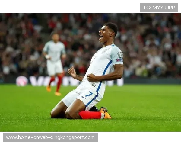 拉什福德边路内切低射入网 拉什福德边路内切低射入网