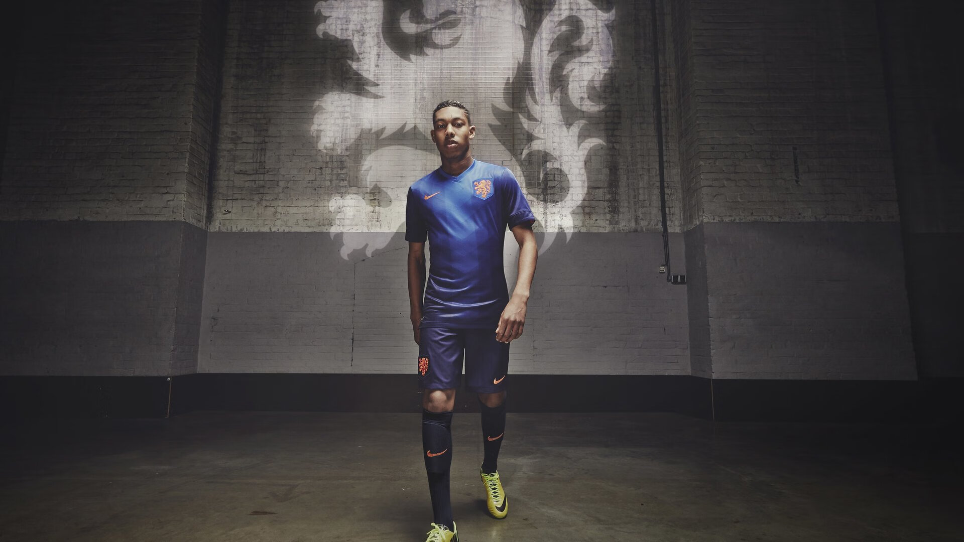 “河畔灯光跑道”点亮测试夜 颜色随心率变化